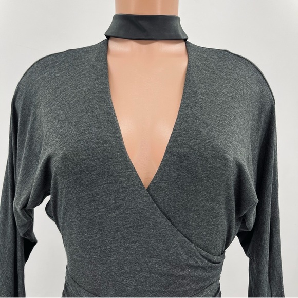 NWT Alice + Olivia Pace Dress in Charcoal Gray Ruched Knit Leather Neck Size 2 - Picture 4 of 16